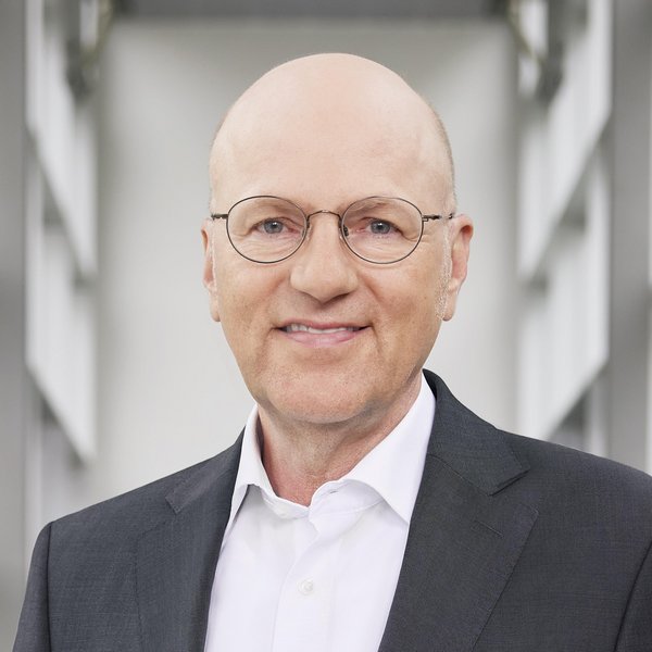 Porträt von Dr. Reinhard Pfeiffer.